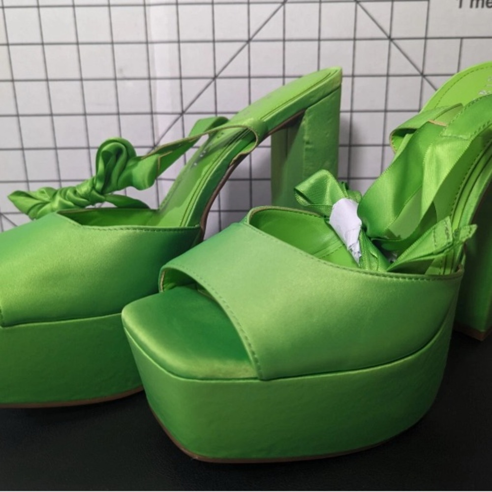 NEW-Size 9.5 Womens Gianni Bini Karstin Velvet Ankle WrapUp Platform Heels Green - Picture 2 of 8